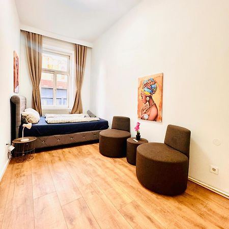 Cozy 9Br Shared Apartment, Only 12Min Walk To Augarten Vienna Exterior photo