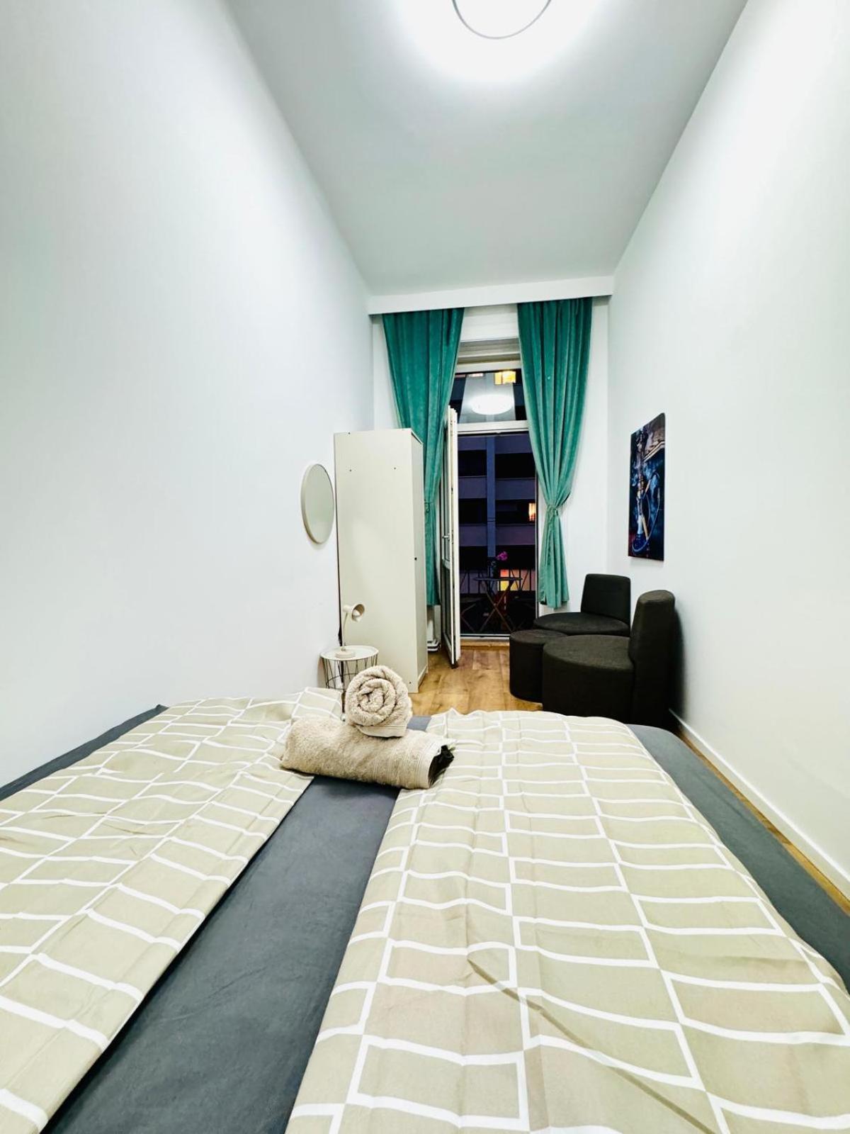 Cozy 9Br Shared Apartment, Only 12Min Walk To Augarten Vienna Exterior photo