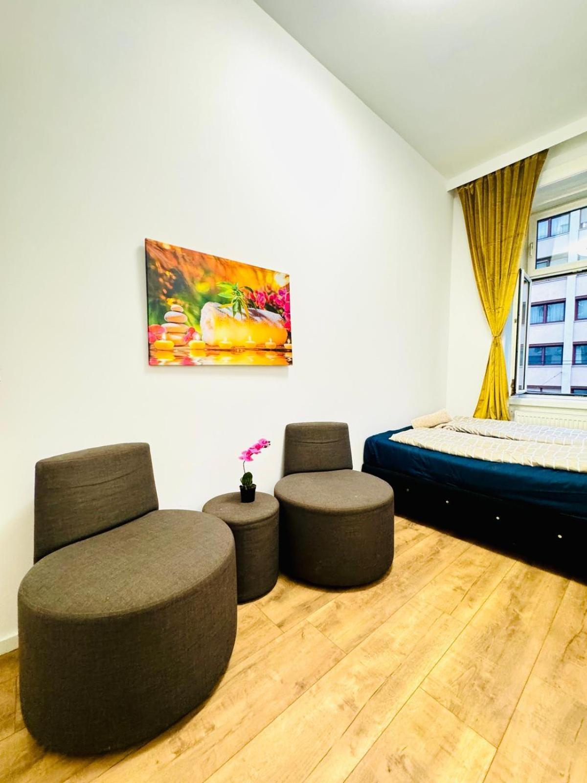 Cozy 9Br Shared Apartment, Only 12Min Walk To Augarten Vienna Exterior photo