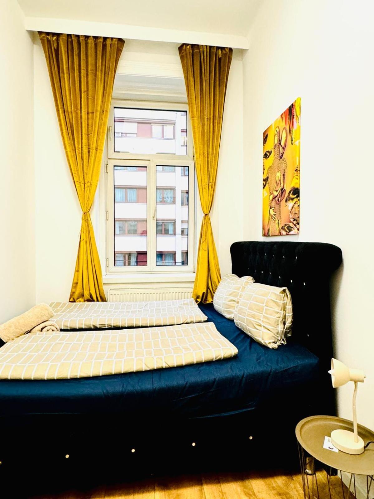 Cozy 9Br Shared Apartment, Only 12Min Walk To Augarten Vienna Exterior photo