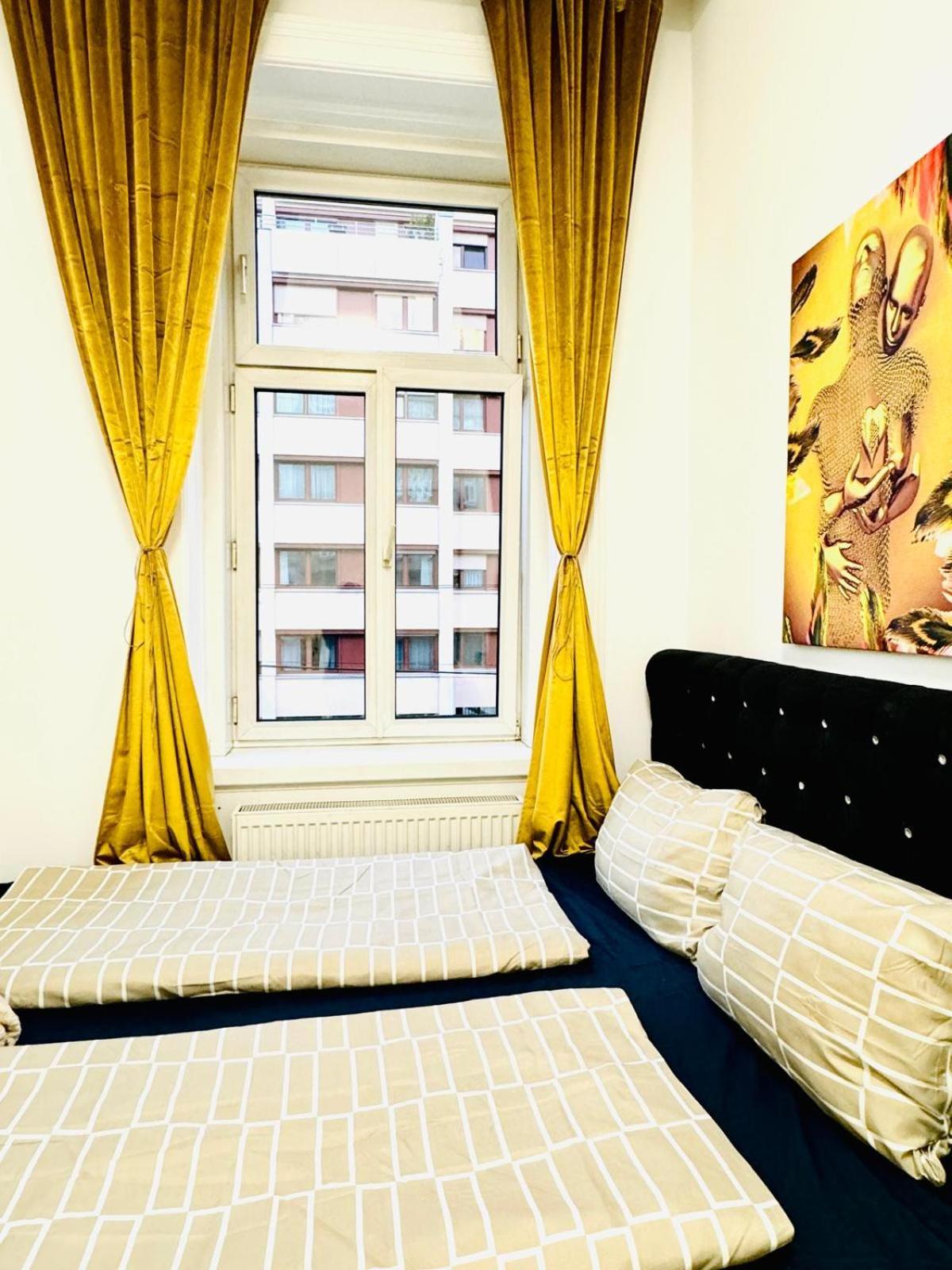 Cozy 9Br Shared Apartment, Only 12Min Walk To Augarten Vienna Exterior photo