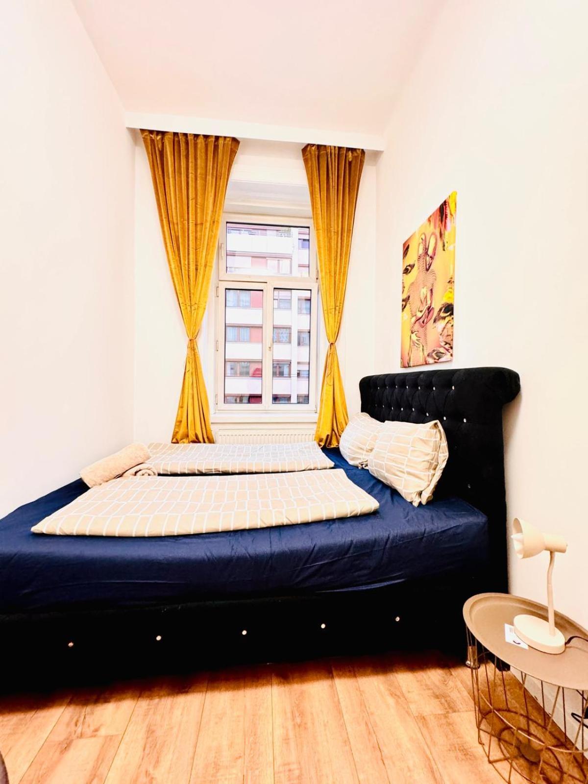 Cozy 9Br Shared Apartment, Only 12Min Walk To Augarten Vienna Exterior photo