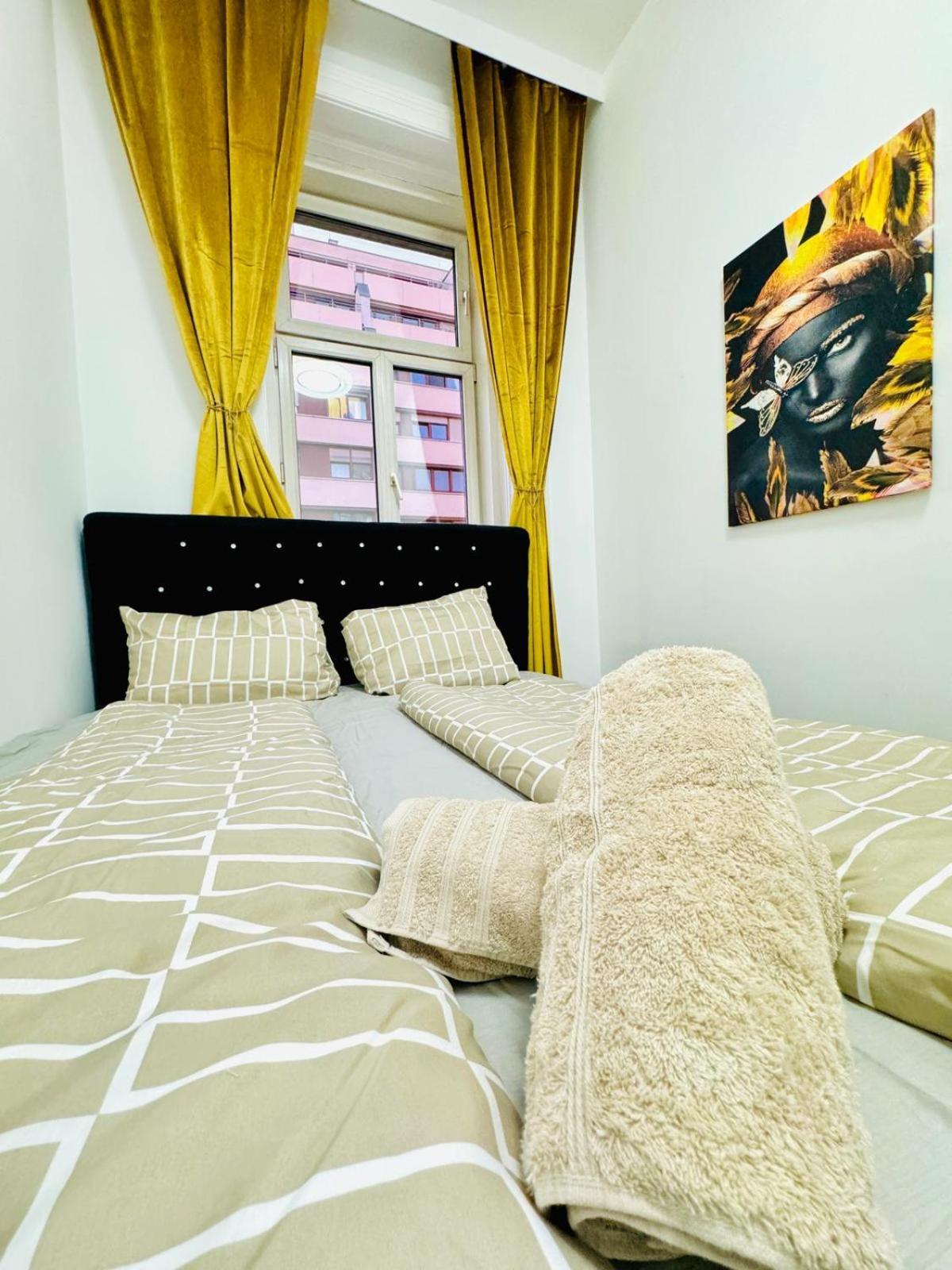 Cozy 9Br Shared Apartment, Only 12Min Walk To Augarten Vienna Exterior photo