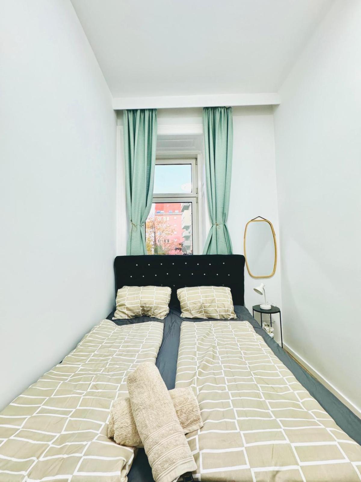 Cozy 9Br Shared Apartment, Only 12Min Walk To Augarten Vienna Exterior photo